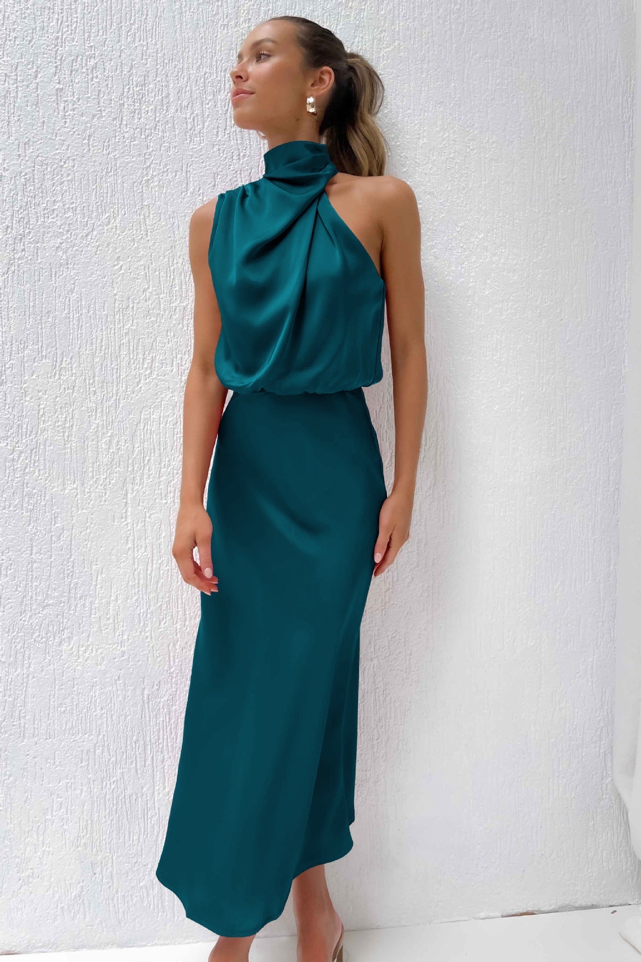 DIANA | Vestido Largo de Satén con Cuello Halter
