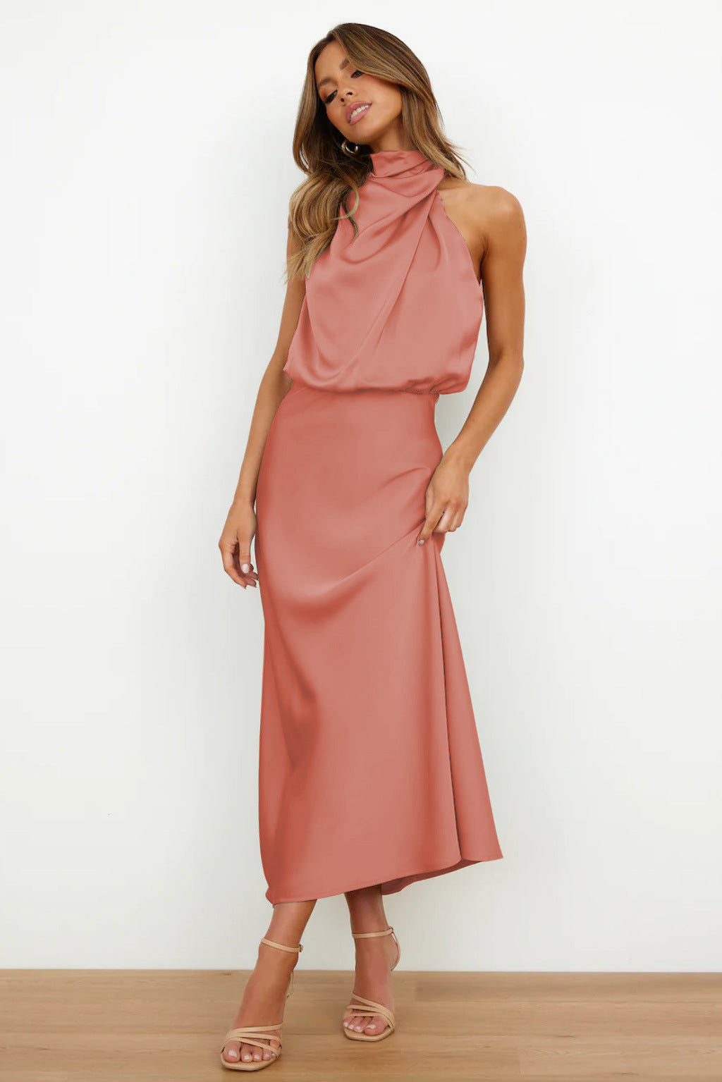 DIANA | Vestido Largo de Satén con Cuello Halter