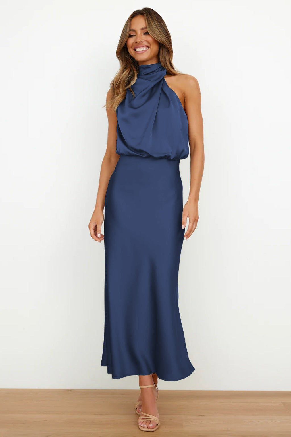 DIANA | Vestido Largo de Satén con Cuello Halter
