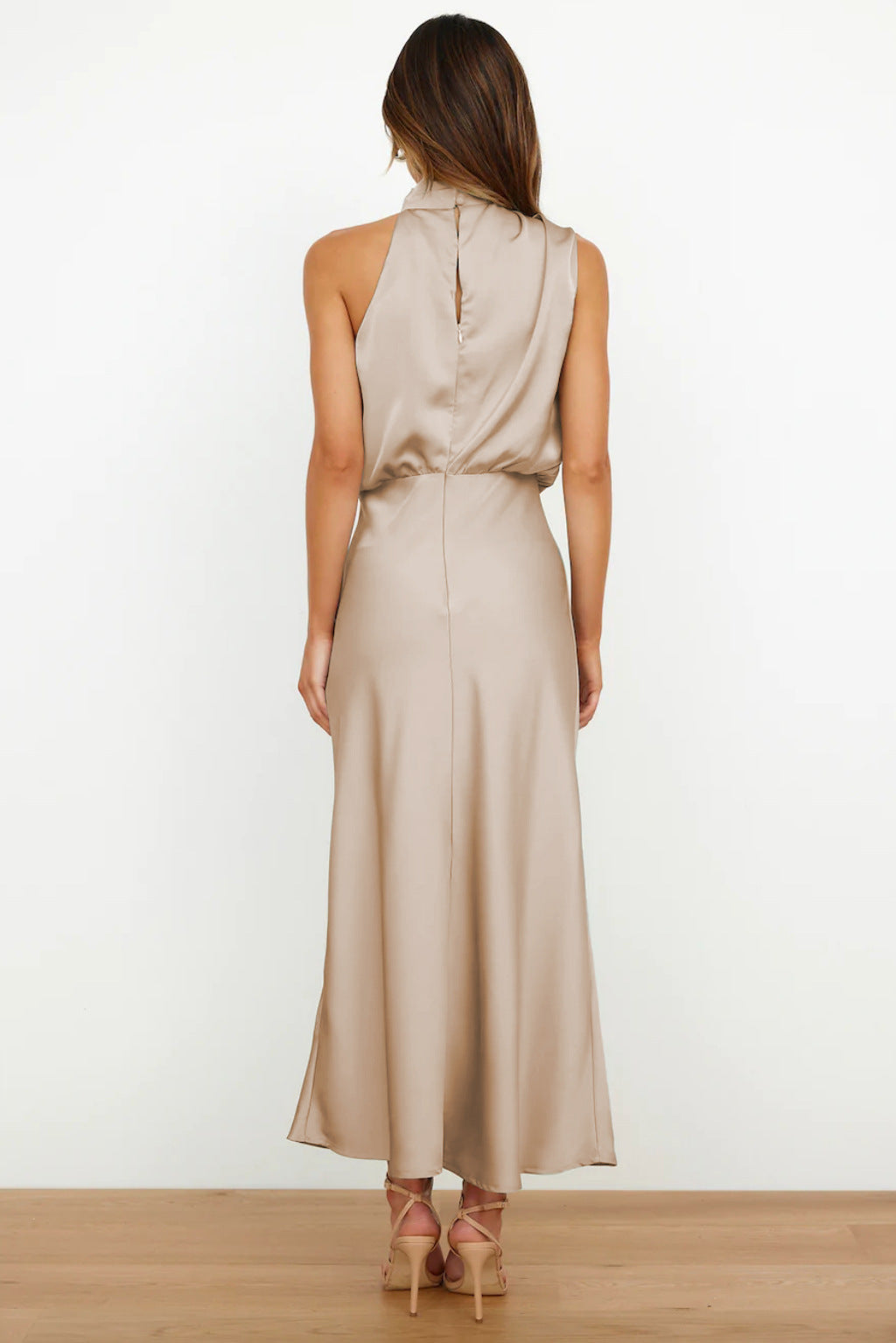 DIANA | Vestido Largo de Satén con Cuello Halter