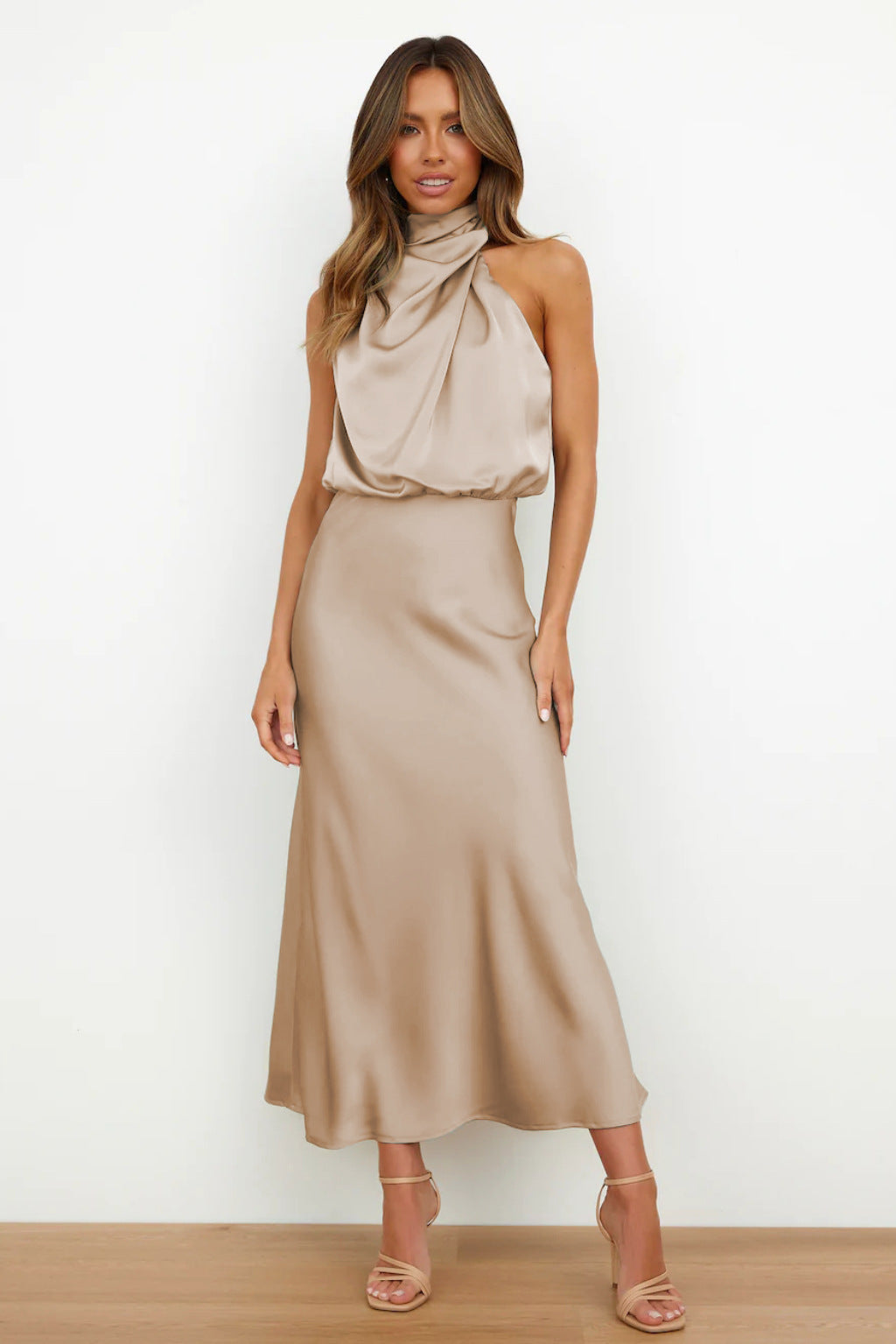 DIANA | Vestido Largo de Satén con Cuello Halter