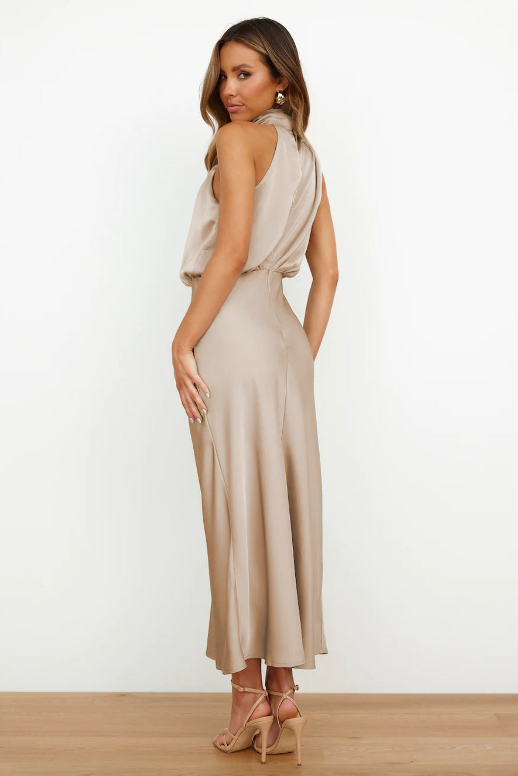DIANA | Vestido Largo de Satén con Cuello Halter